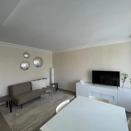 Confortable Appartement Idealement Situe Apartman *